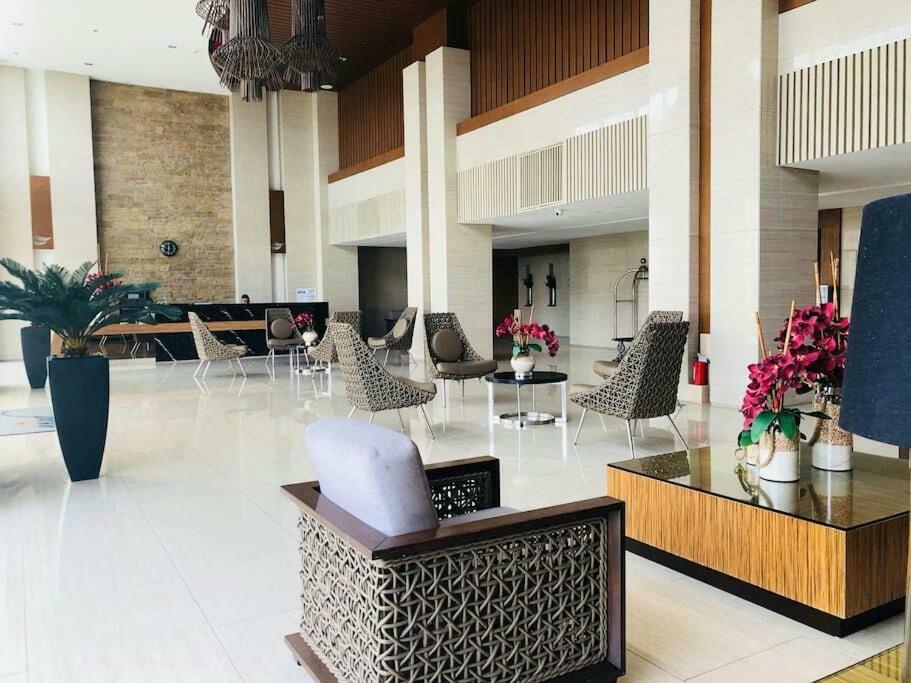 Taal Lake View Wind Residences By Smco Tagaytay City Exteriör bild